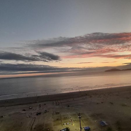 Apartamentos Na Praia Do Gonzaga Frente Mar Com Estacionamento Santos  Exteriör bild