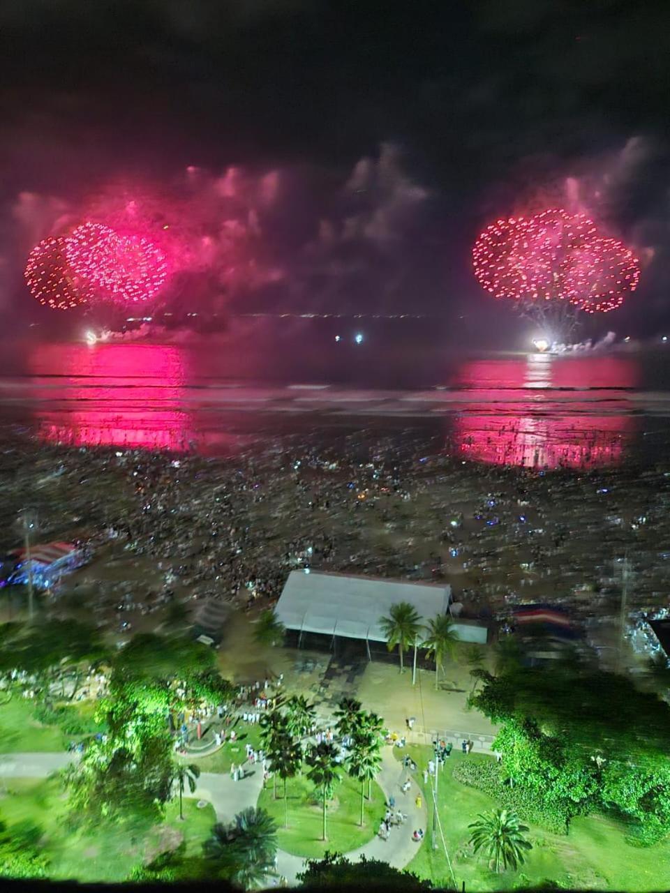 Apartamentos Na Praia Do Gonzaga Frente Mar Com Estacionamento Santos  Rum bild